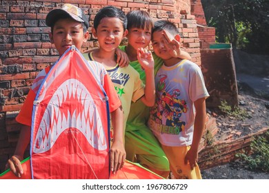 Can Tho, Vietnam - March 7 2019: Group Of Friends Of Young Local Vietnamese Boys (Southeast Asian Children) In A Rural Village In Vietnam.