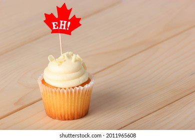 Canada text Eh on Cake, Cup Cake