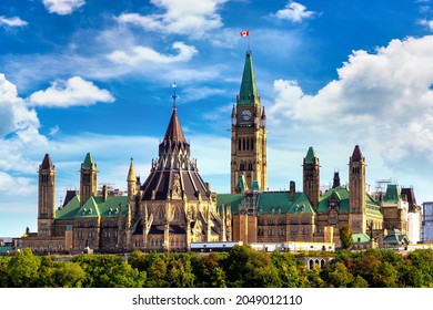 Kanadisches Parlament in Ottawa an einem sonnigen Tag, Kanada