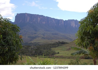 Canaima National Park In Venezuela - Kukenán Tepui View