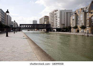 Canal De L Ourcq Paris