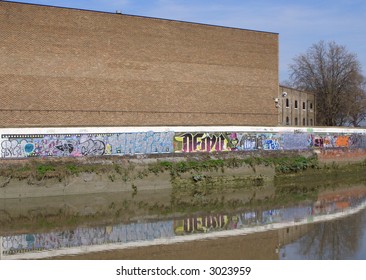 Canal side wall