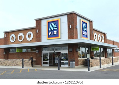 Canal Winchester,OH/USA November 24,2018: Aldi grocery store. Aldi is is a global discount supermarket chain based in Germany
