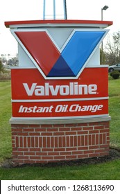 Canal Winchester,OH/USA November 24,2018  Valvoline Instant Oil Change Exterior And Logo. Valvoline Instant Oil Change Provides Automobile Preventative Maintenance