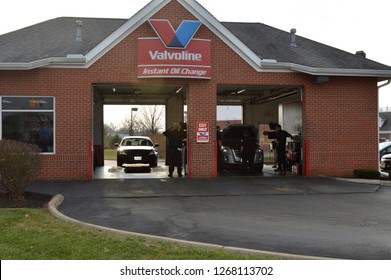 Canal Winchester,OH/USA November 24,2018  Valvoline Instant Oil Change Exterior And Logo. Valvoline Instant Oil Change Provides Automobile Preventative Maintenance