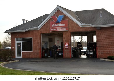 Canal Winchester,OH/USA November 24,2018  Valvoline Instant Oil Change Exterior And Logo. Valvoline Instant Oil Change Provides Automobile Preventative Maintenance