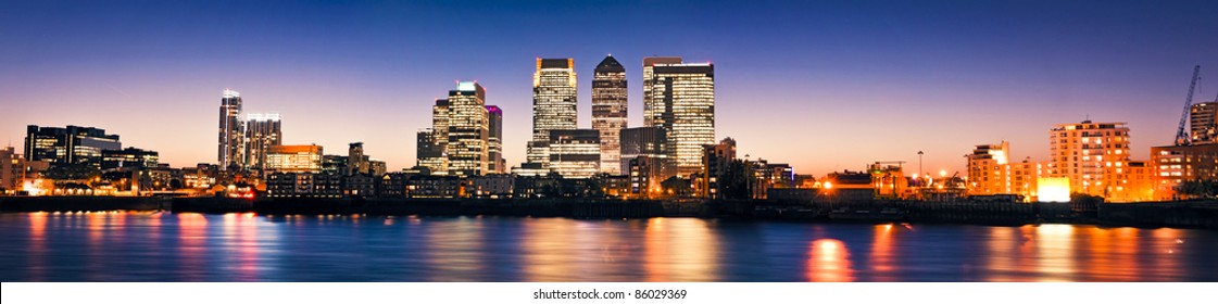 Canary Wharf , Famous skyscrapers of London's financial district at twilight.