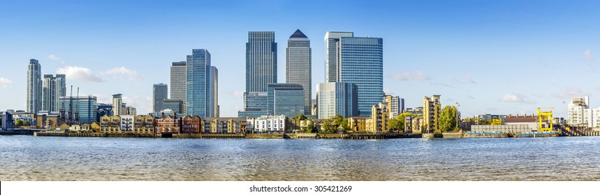 Canary Wharf panoramic view from Greenwich.Includes: Credit Suisse, Morgan Stanley, HSBC Group Head Office, Canary Wharf Tower, Citigroup Centre, One Churchill Place(Barclays), Riverside apartment. 