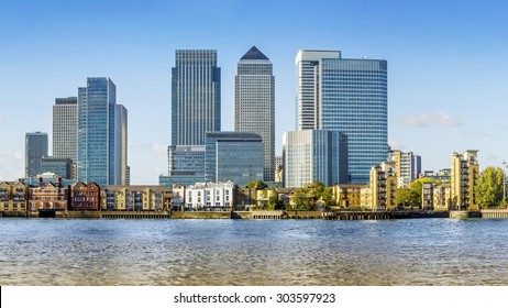 Canary Wharf view from Greenwich. Includes: Credit Suisse, Morgan Stanley, HSBC Group Head Office, Canary Wharf Tower, Citigroup Centre, One Churchill Place(Barclays) and Riverside apartment. 