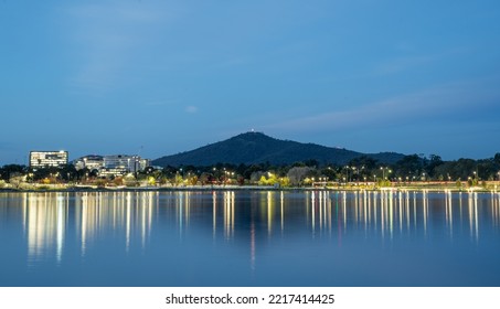 Canberra, Australia-May 20 2022: Lake Burley Griffin On A Clear Afternoon