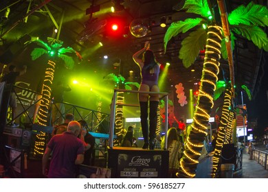 CANCUN, MEXICO - FEBRUARY 28, 2017: The Congo Bar In Cancun Kicks Off Their Spring Break With Music, Go-go Dancers, And Lights In The Middle Of The Cancun Party Scene