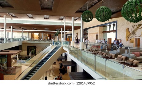 CANCUN, MEXICO - JANUARY 10, 2019: An Exclusive Resort Main Lobby In Cancun, Mexico.