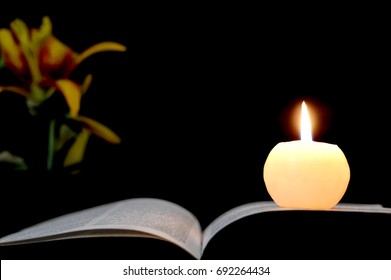 8,921 Memorial candles flowers Images, Stock Photos & Vectors ...