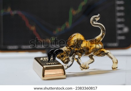 Candlestick charts on mobile screens, gold bars and bullion models Ideas for trading Forex, Gold and Cryptocurrencies During the up market