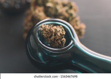 9,929 Cannabis pipe Images, Stock Photos & Vectors | Shutterstock