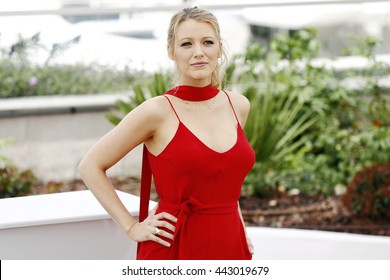 CANNES, FRANCE - MAY 11: Blake Lively attends the 'Cafe Society' Photo-call during The 69th Cannes Film Festival on May 11, 2016 in Cannes, France.