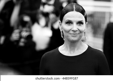CANNES, FRANCE - MAY 13: Juliette Binoche attends the 'Slack Bay' premiere during the 69th Cannes Film Festival on May 13, 2016 in Cannes, France.