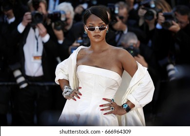 CANNES, FRANCE - MAY 19: Singer Rihanna attends the 'Okja' photo-call during the 70th Cannes Film Festival on May 19, 2017 in Cannes, France.