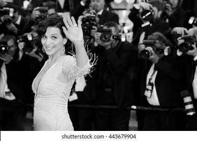 CANNES, FRANCE - MAY 20: Juliette Binoche attends 'The Last Face' Premiere during the 69th Cannes Film Festival on May 20, 2016 in Cannes, France.
