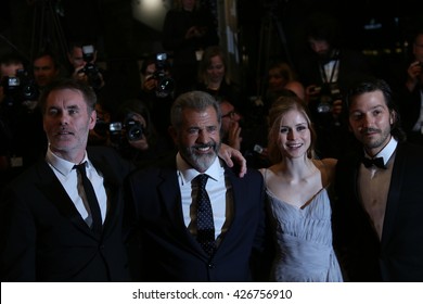 CANNES, FRANCE - MAY 21:  Diego Luna,  Jean-Francois Richet, Mel Gibson Attends The 'Blood Father' Premiere During The 69th Cannes Film Festival At The Palais On May 21, 2016 In Cannes, France. 