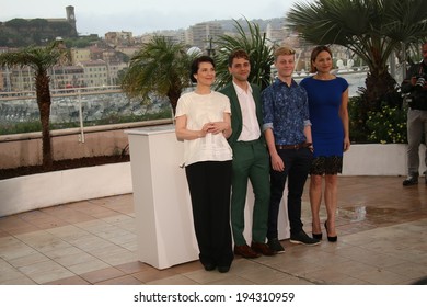 CANNES, FRANCE - MAY 22: Anne Dorval, Xavier Dolan, Actor Antoine-Olivier Pilon And Suzanne Clement Attend The 'Mommy' Photocall During The 67th  Cannes Festival On May 22, 2014 In Cannes, France