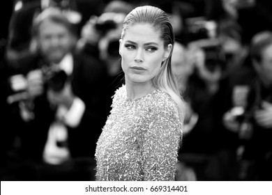 CANNES, FRANCE - MAY 24: Doutzen Kroes attends the 'The Beguiled' premiere during the 70th Cannes Film Festival on May 24, 2017 in Cannes, France.