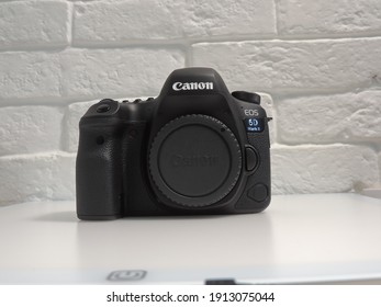 Canon 5D Mark IV 4 | 6D Mark II 2 Camera.