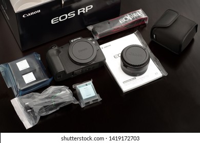 Canon EOS RP,Mount Adapter EF-EOS R.,Opening The Box