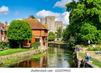 Canterbury, UK 09 12 2022: Site Seeing Cityscape From The British Medieval Town Of Canterbury