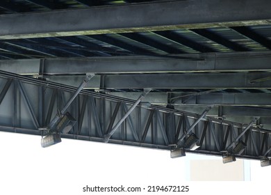 Cantilever Roof Steel Structure With Hinge And Pin Joint Detail.