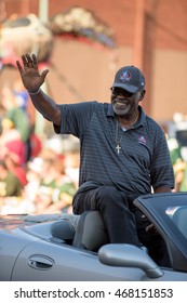 Canton, OH - 6 August 2016:  NFL Hall Of Fame Player Rayfield Wright In A Parade.