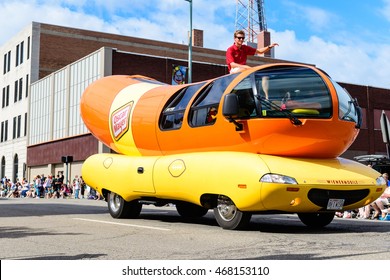 Canton, OH - 6 August 2016:  Oscar Mayer Wienermobile In A Parade