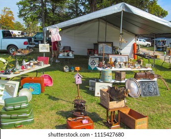 CANTON, TX, USA - November 3, 2017: Trading Place Tent At A Texas Flea Market.
Famous Texan Landmark (First Monday Trade Days) Where People Sell And Buy Clothes, Pictures, Toys, Home Furnishings.