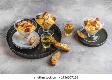 Tiramisù with cantucci cookies and vinsanto  