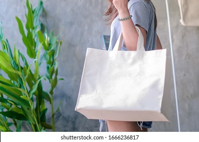 Canvas Bag, Cloth Bags Instead Of Plastic Bags In Shopping For The Environment.