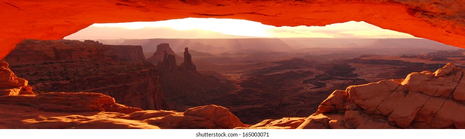 Canyonlands 01 Mesa Arch Sunrise Panorama Utah