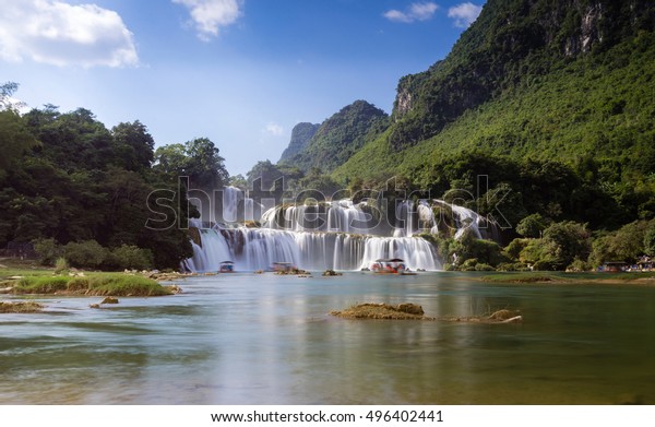 CAOBANG, VIETNAM - OCT 10, 2016: Ban Gioc\
waterfall in north of Vietnam. The main of Ban Gioc is divided by\
two parts for Vietnam and\
China.