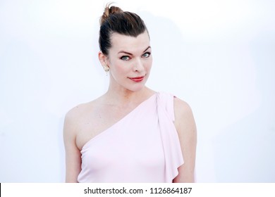CAP D'ANTIBES, FRANCE - MAY 17:  Milla Jovovich arrives at the amfAR Gala Cannes 2018 at Hotel du Cap-Eden-Roc on May 17, 2018 in Cap d'Antibes, France.