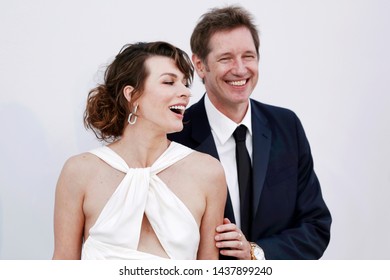 CAP D'ANTIBES, FRANCE - MAY 23: Milla Jovovich and Paul W. S. Anderson attend the amfAR Cannes Gala 2019 at Hotel du Cap-Eden-Roc on May 23, 2019 in Cap d'Antibes, France. 