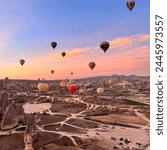 Capadocia, Turquía. Hot air balloon ride, enjoying the view of Turkey
