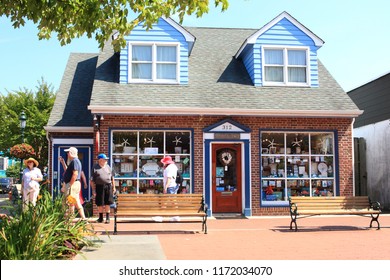 Cape May, USA - 06 30 2018 : Tourists Walking And Shopping At The Washington Mall Street