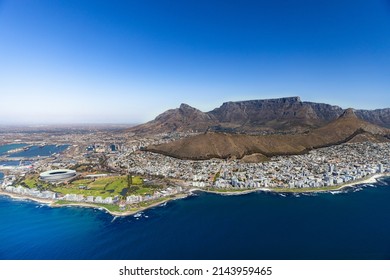 Cape Town Skyline with an overview over Signal Hill, Lions Head und Table Mountain