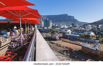 Cape Town, South Africa, 26th February - 2022: Rooftop Bar With Pool In City Centre With View Towards Table Mountain.