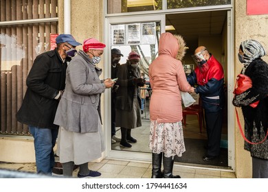 Cape Town, South Africa - August 2020:  Corona Virus Relief Funds In South Africa.Elderly People Waiting Hours For 20 Dollars To Survive For A Month. Face Masks, Corona Virus Pandemic In Africa