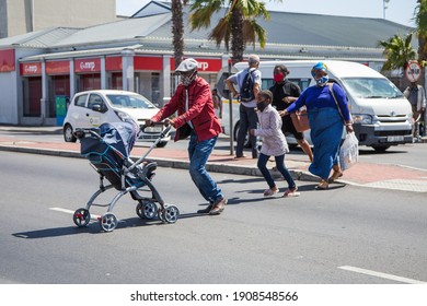 Cape Town, South Africa - January 2021: African Family Crossing Busy Road. Dad Pushing Stroller Wearing Face Mask, Corona Virus In Africa.