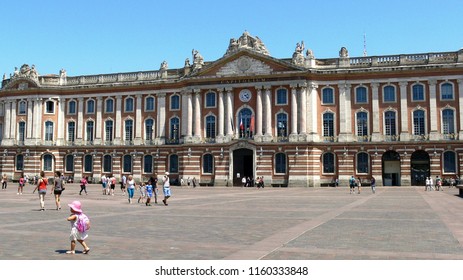 Place Du Capitole Toulouse Images Stock Photos Vectors Shutterstock