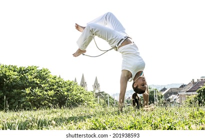 Capoeira Woman, Awesome Stunts In The Outdoors