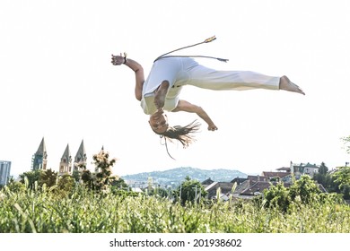 Capoeira Woman, Awesome Stunts In The Outdoors