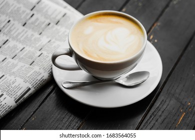 capuchino en una cafetería