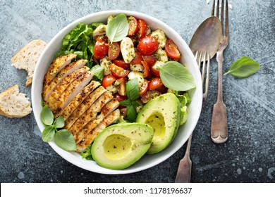 Caprese lunch bowl with grilled chicken and avocado